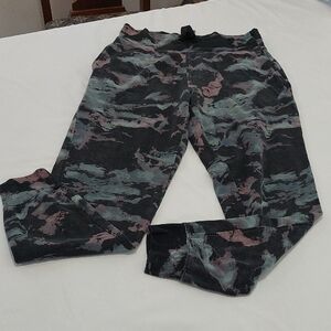 Athleta Camouflage Sweat Pants.Size Small .Cozy And Roomie Size SMALL